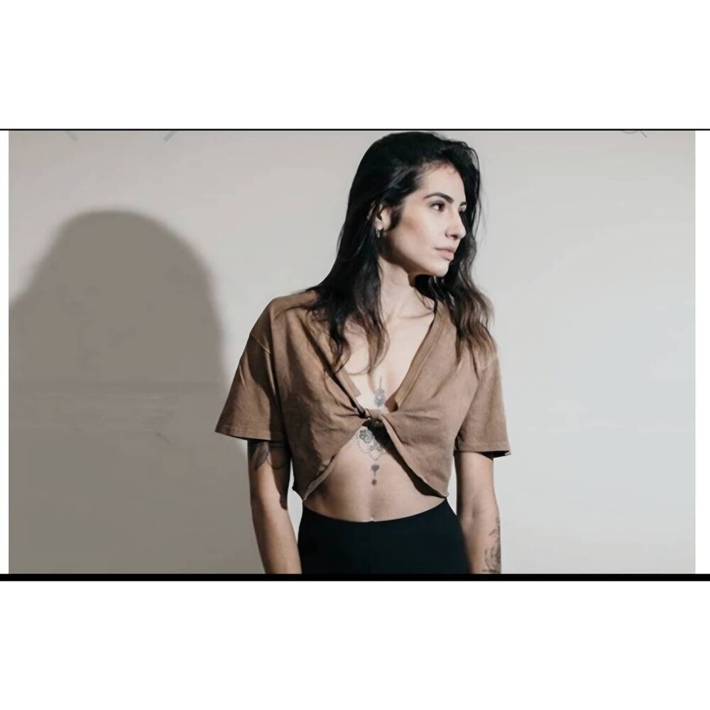 Joah Brown Twist Tee in toasted cotton sz M/L